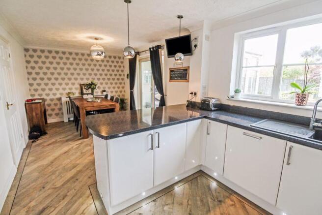 Kitchen/Dining...