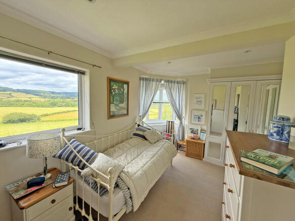 4 bed Semi-Detached for sale Image 9