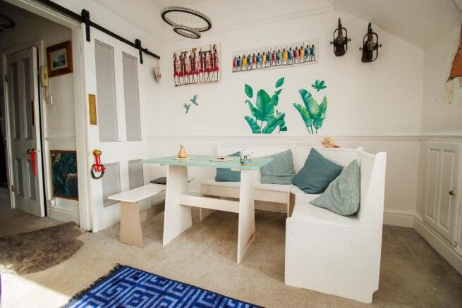 2 bed Flat for sale Image 4