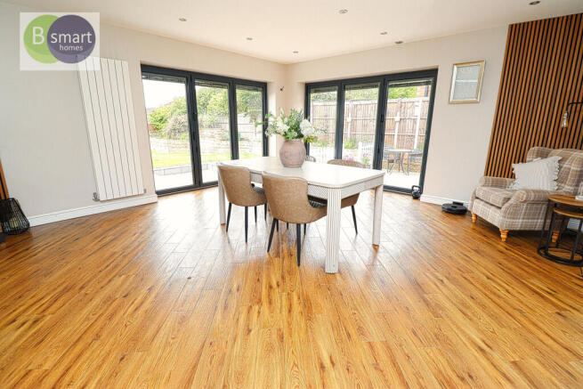 5 bed Detached for sale Image 4