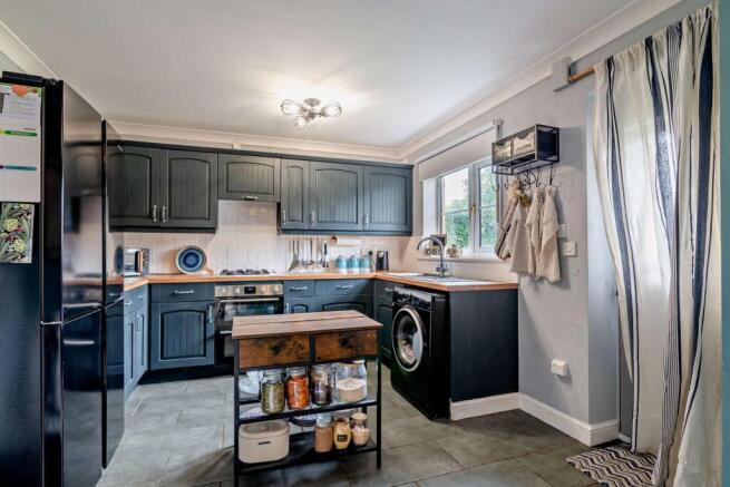 3 bed Semi-Detached for sale Image 8