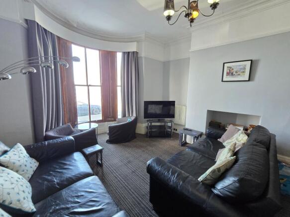 1 bed House Share to rent Image 4