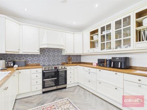 3 bed Detached Bungalow for sale Image 6