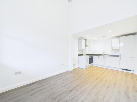 CAM01909G0-PR0445-STILL004