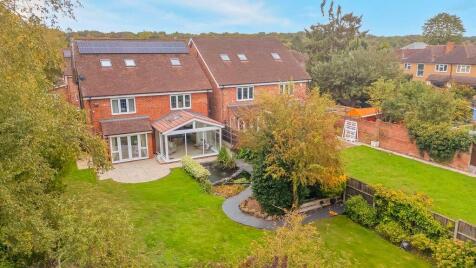 Lodge Close, Watford, Hertfordshire, WD25