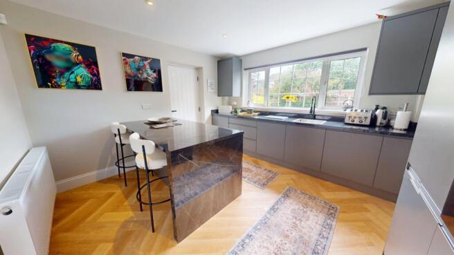 4 bed Detached for sale Image 6