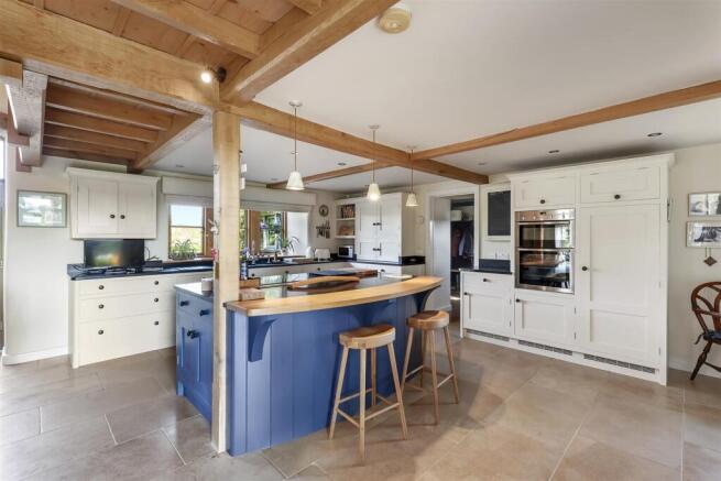 4 bed House for sale Image 5