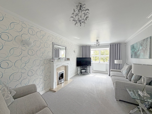 5 bed Detached for sale Image 10