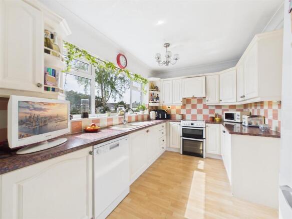 3 bed Detached for sale Image 4