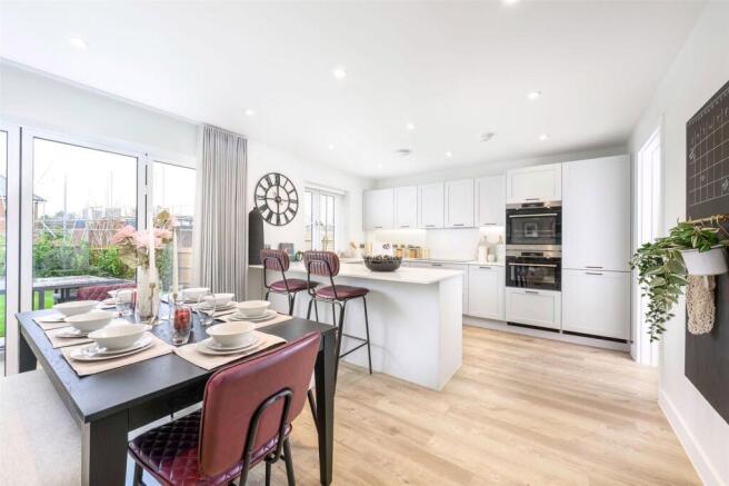 Kitchen Diner Family