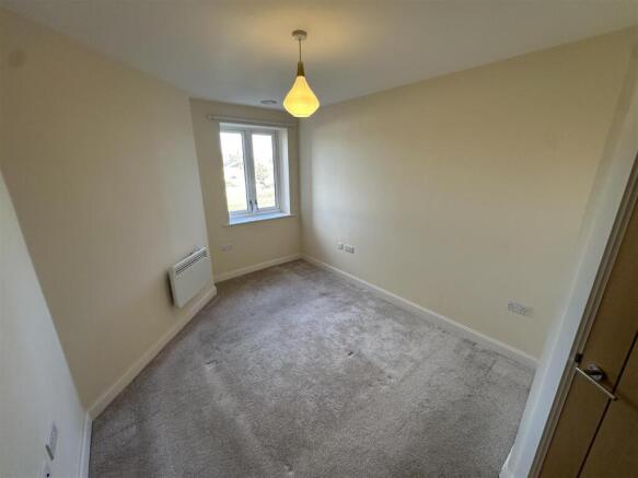 1 bed Apartment to rent Image 12