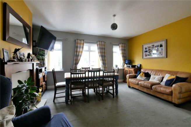 Lounge/Dining Room