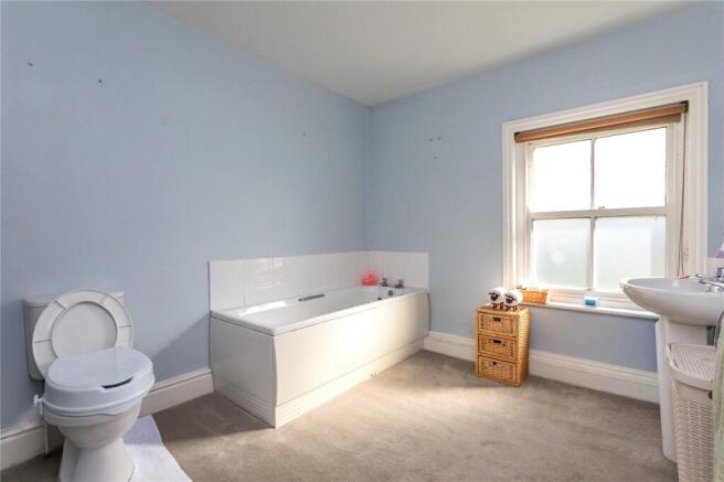 5 bed Detached for sale Image 11