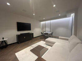 33, Sandringham House, Earls Way, London SE1 2QX