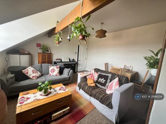 Lounge (Only 1 Sofa Comes With Flat)