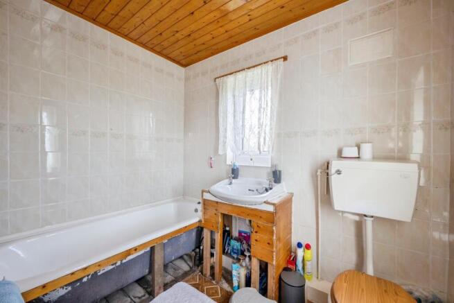 3 bed Semi-Detached for sale Image 12