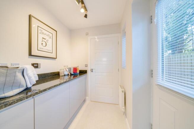 5 bed Detached for sale Image 5
