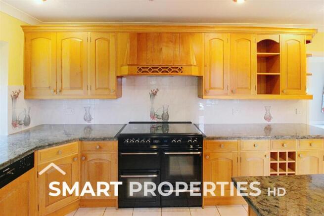 4 bed Detached to rent Image 10