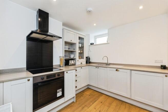 3 bed Terraced for sale Image 6