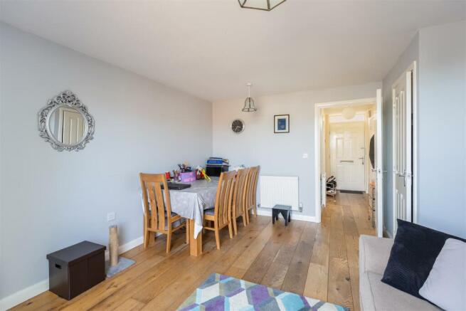 Weighbridge Close 24 Reception Room-2.jpg