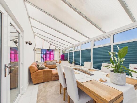 GARDEN ROOM
