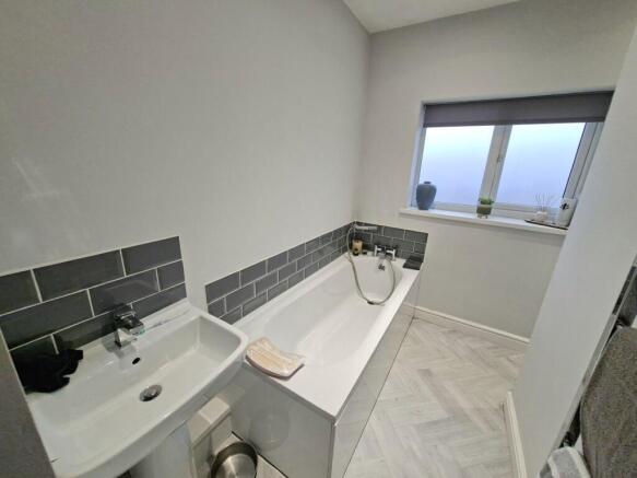 FAMILY BATHROOM