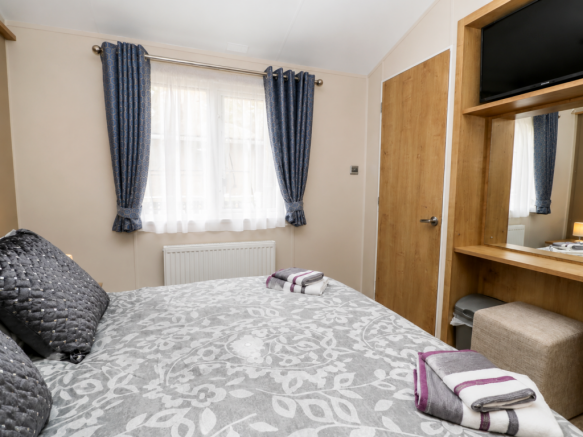 3 bed Park Home for sale Image 11