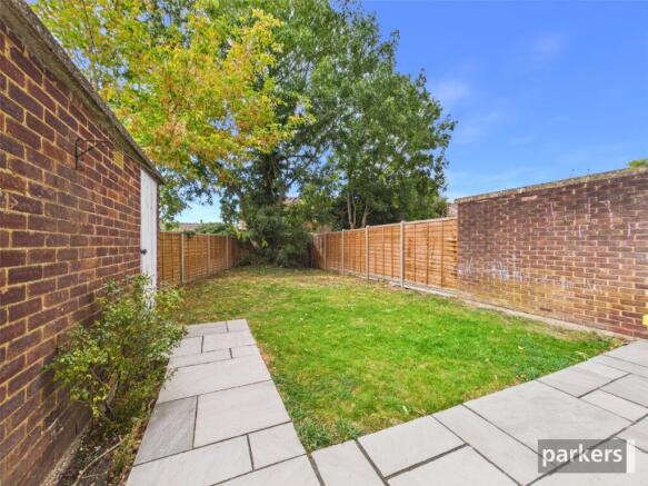 Bartelotts Road, Slough, Berkshire, SL2 photo 4