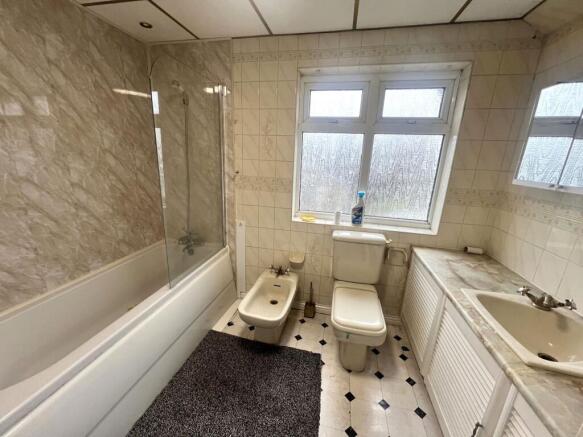 1 bed House Share to rent Image 5