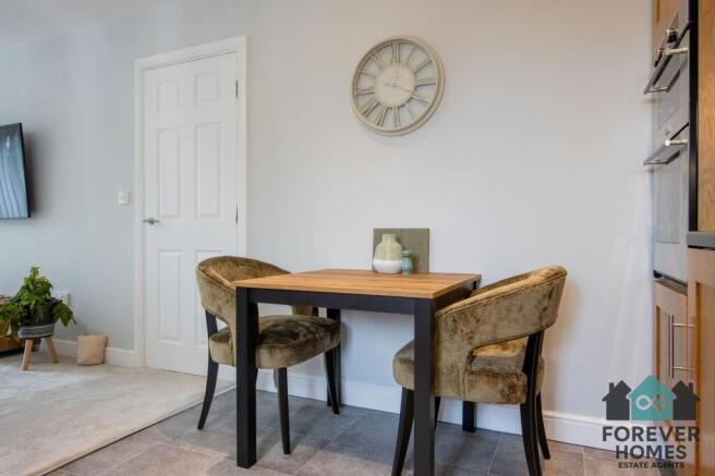 2 bed Flat for sale Image 8