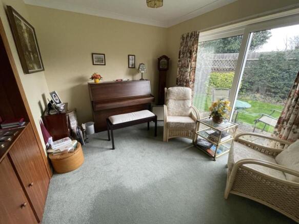 bedroom 4 or Garden Room (2).jpg