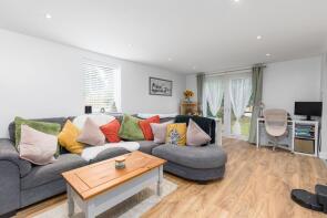Flat 1, Carlton Court, Sarel Way, Horley RH6 8EZ
