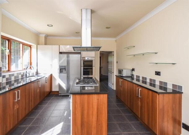 Keepers Lodge - Kitchen (2).jpg