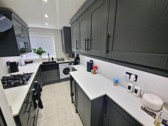 Apartment in Heath Close Harpenden - View 5