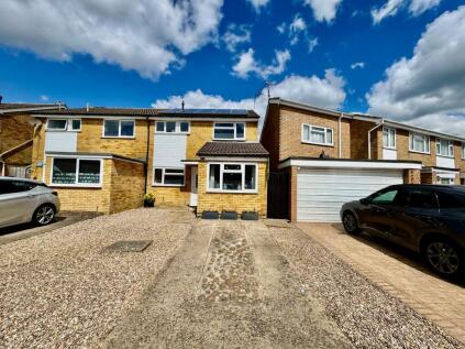 Mallows Drive, Raunds, Wellingborough, NN9