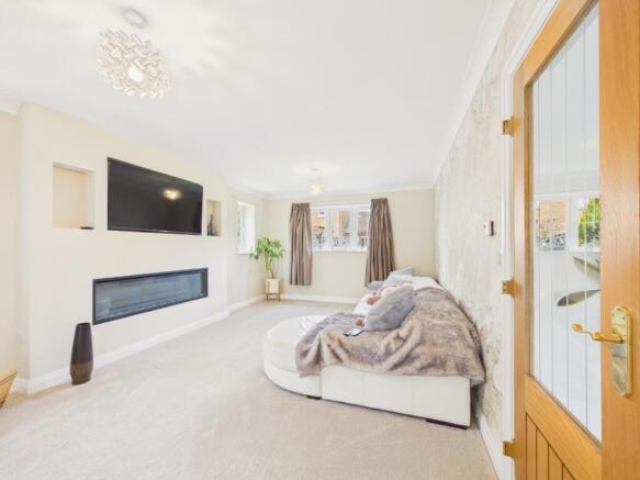 4 bed Detached for sale Image 6