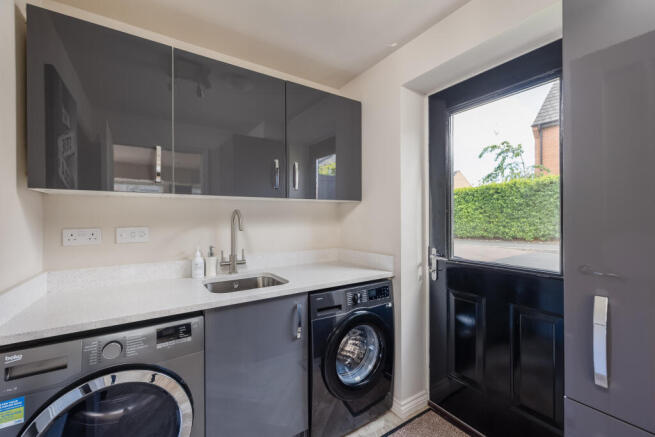 5 bed Detached for sale Image 11