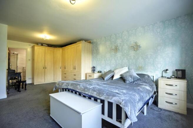 4 bed Detached for sale Image 10