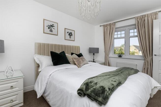 4 bed Detached for sale Image 11