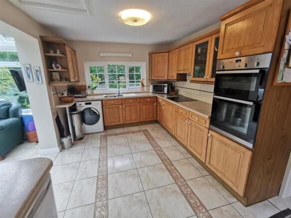KITCHEN BREAKFAST ROOM