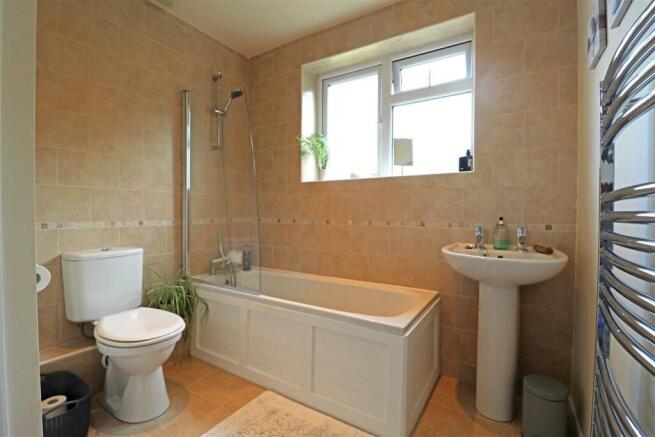 Spacious Bathroom