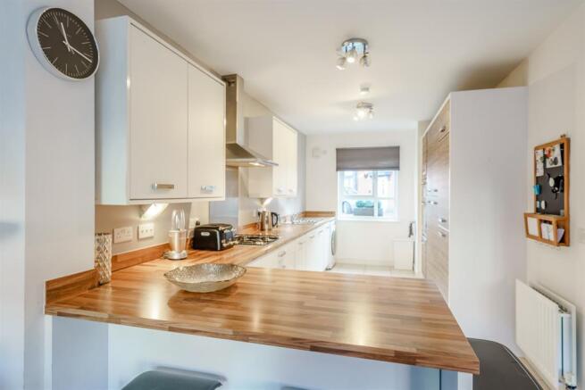 OPEN PLAN KITCHEN / DINING / FAMILY ROOM