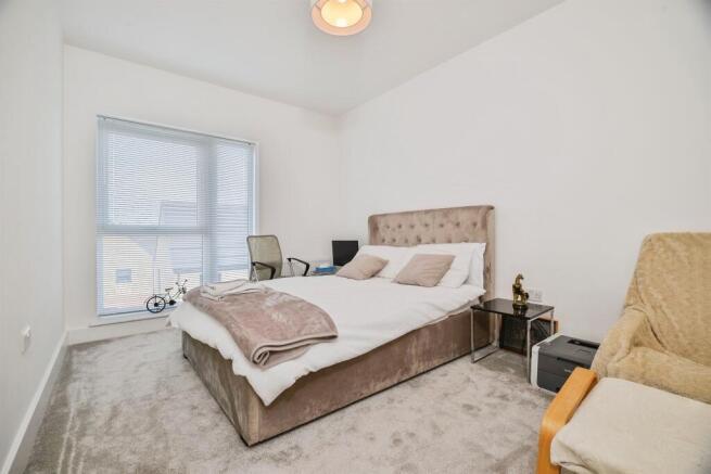 4 bed Town House for sale Image 11