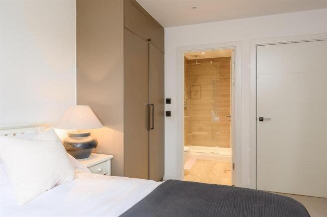 2 bed Apartment for sale Image 11