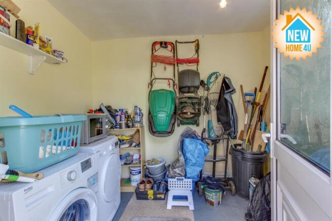 LAUNDRY ROOM: