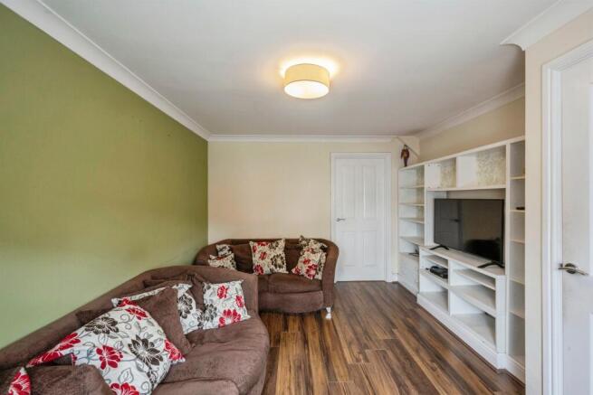 3 bed Semi-Detached for sale Image 5