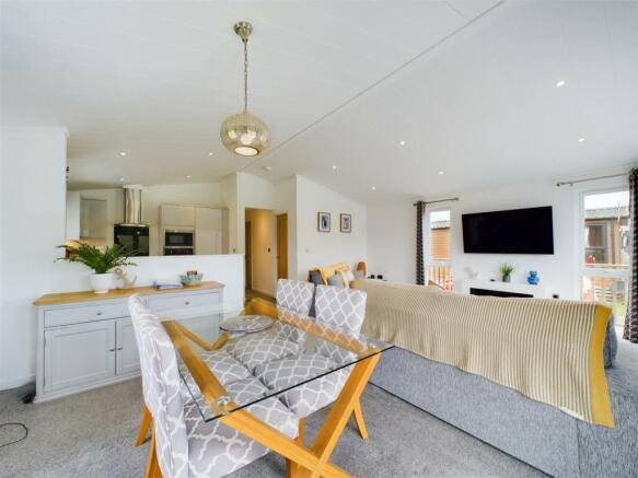 2 bed Park Home for sale Image 5