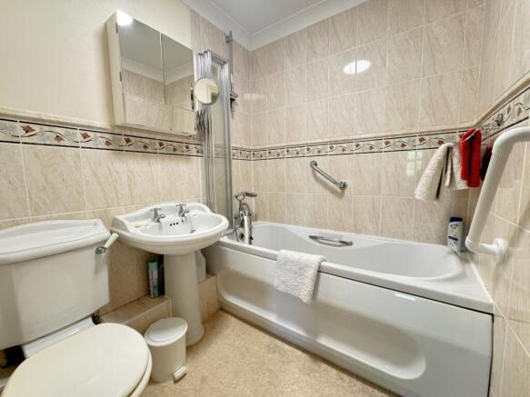 The Common, Cranleigh, GU6 photo 4