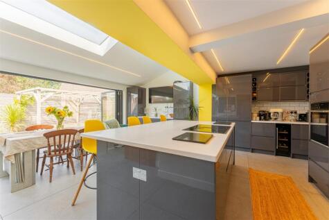 Extended 3 bedroom house on Clarkes Way, Brackley