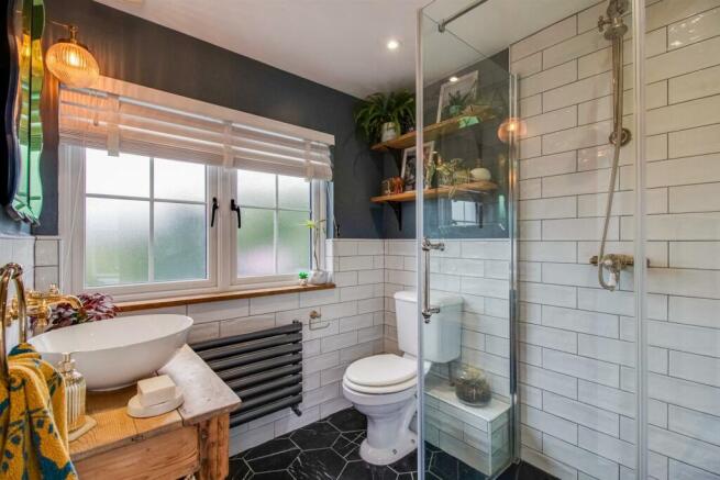 EN SUITE SHOWER ROOM/W.C.